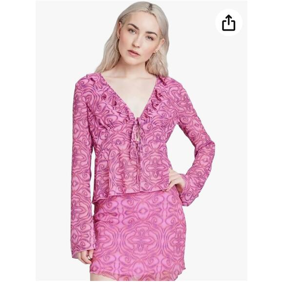 NWT Wild Fable Pink Geometric Print Tie Front Long Sleeve Chiffon Top Size Small - Picture 2 of 14